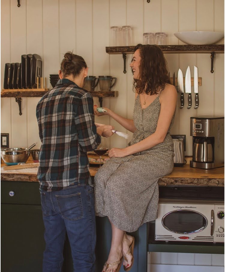 Couple hanging out in the kitchen of treehosue